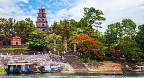 Thien Mu pagoda i Hue, Vietnam. Foto: Asiana | Kenzan Travel Resa till Vietnam Hue Thien Mu pagoda