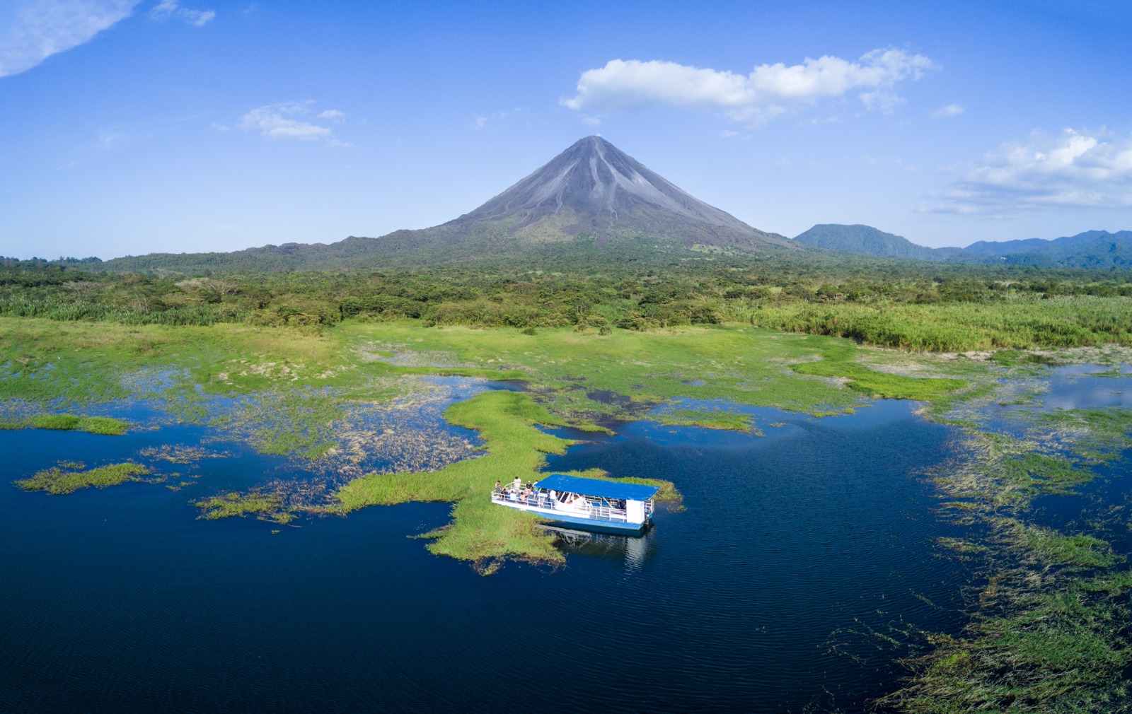 Costa Ricas nationalparker, Arenal vulkan plus sjö