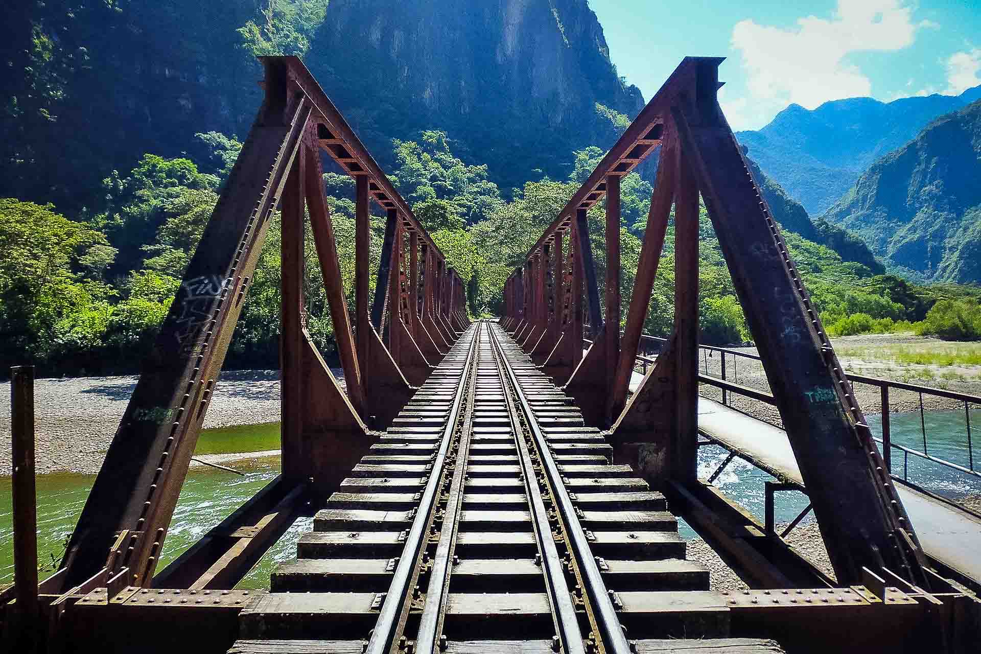 Peru, Machu Picchu, med tåg