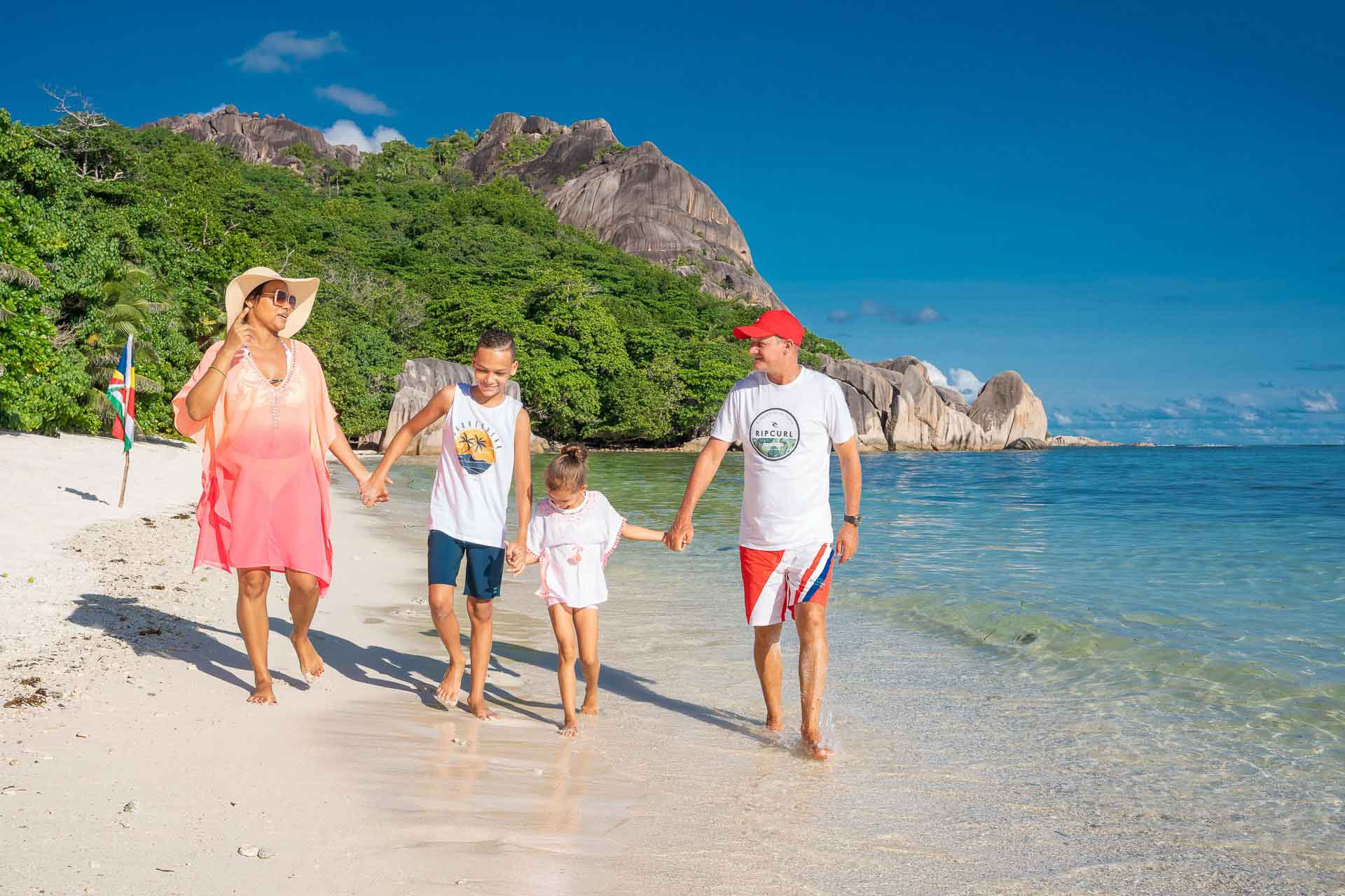 Seychellerna med barn-12 | Kenzan Travel Seychellerna med barn – den kompletta guiden till familjevänliga stränder, aktiviteter och boenden