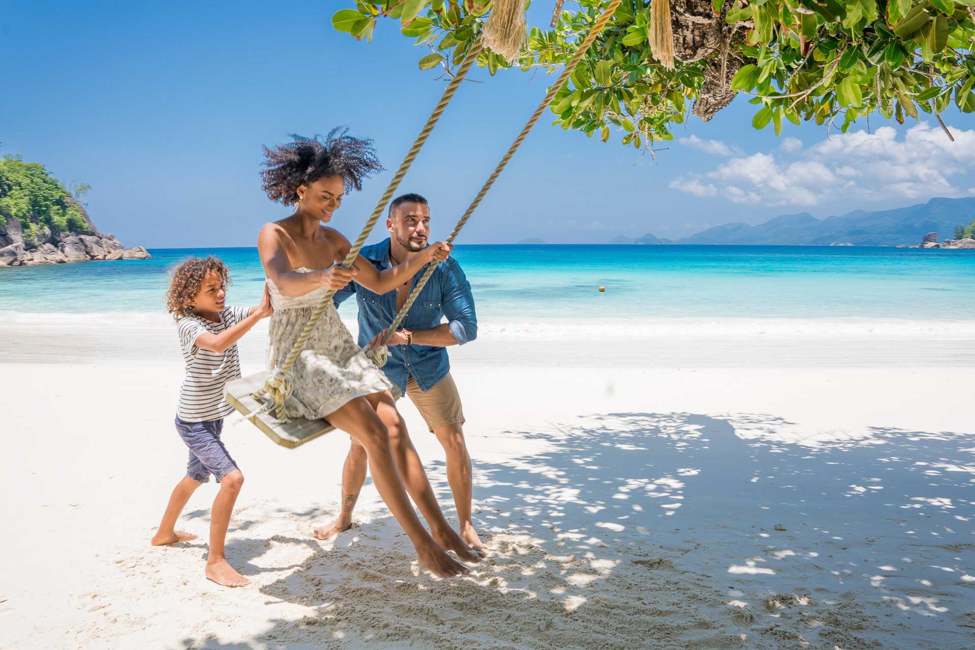 Seychellerna med barn | Kenzan Travel Seychellerna med barn – den kompletta guiden till familjevänliga stränder, aktiviteter och boenden