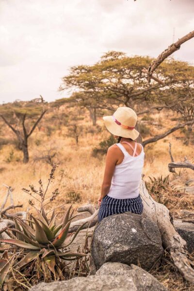 Tanzania, safariparker, Serengeti, Tanzania safari, kvinna i safarifordon