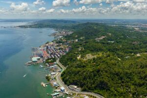 Borneo Sandakan | Kenzan Travel Flygvy över Sandakan, Borneo